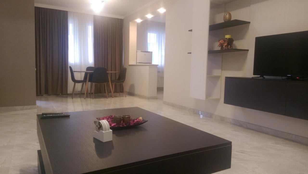 Gng Apartment Tbilisi Buitenkant foto